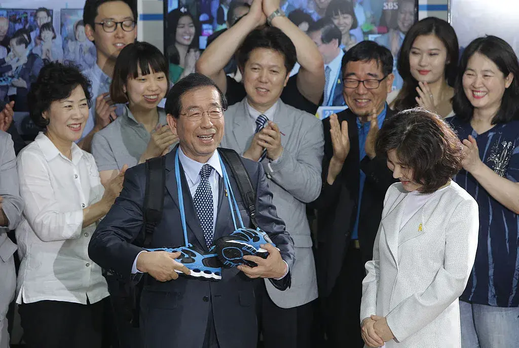 Обвинения в сексуално насилие, мъртво тяло на кмет и шок в Сеул