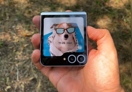 Galaxy Z Flip6 – още повече удобство в сгънат вид