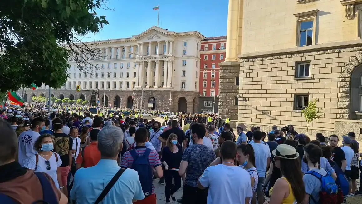 Вот на недоверие и протест в сряда - планът на БСП срещу правителството