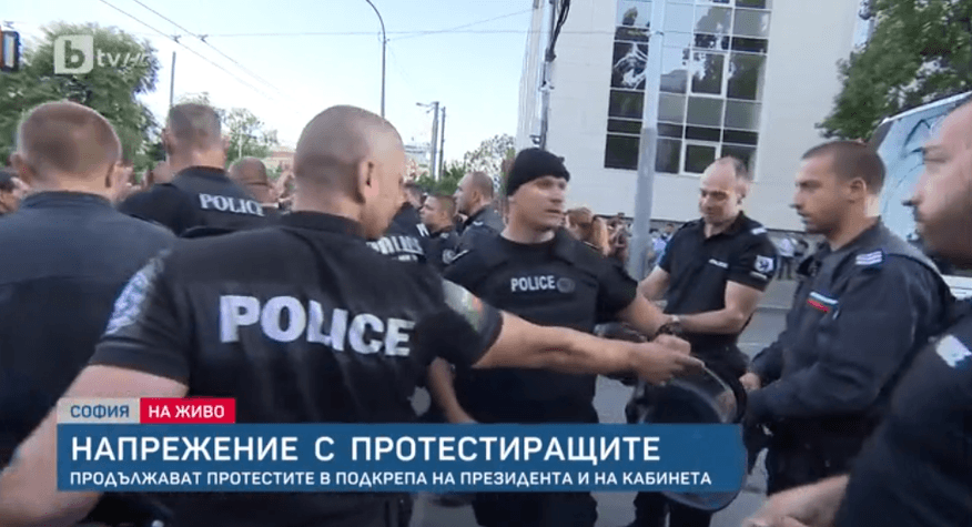 След опит за пробив на полицейския кордон: Арести, напрежение и блокада на автобусите на ГЕРБ