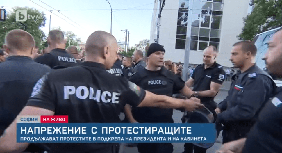 СДВР пусна записи с хора, които нападат полицията в нощта на протестите от 10 юли