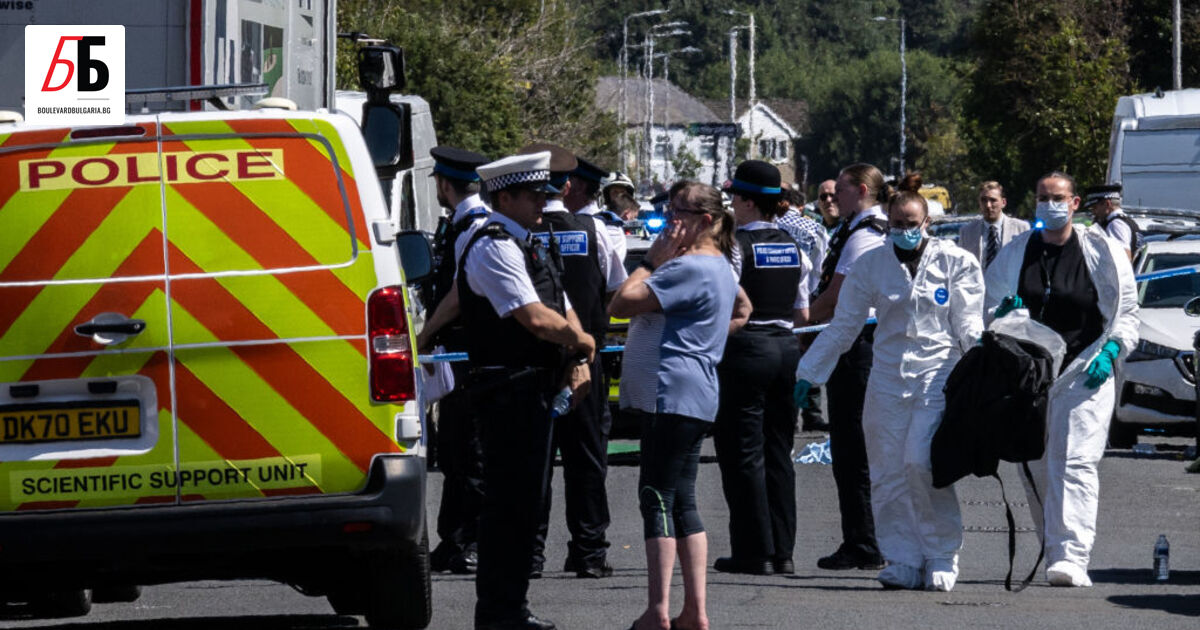 Най-малко осем души са ранени при нападение с нож в