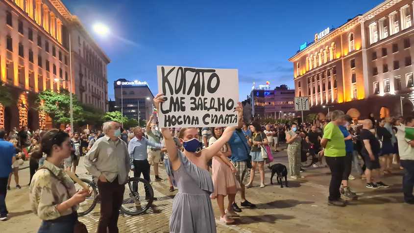 ЕК: Очите ни за случващото се в България "не са широко затворени"