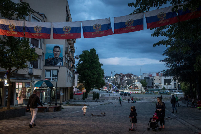 Как Сърбия използва Москва по въпроса за Косово, но "целува" китайското знаме