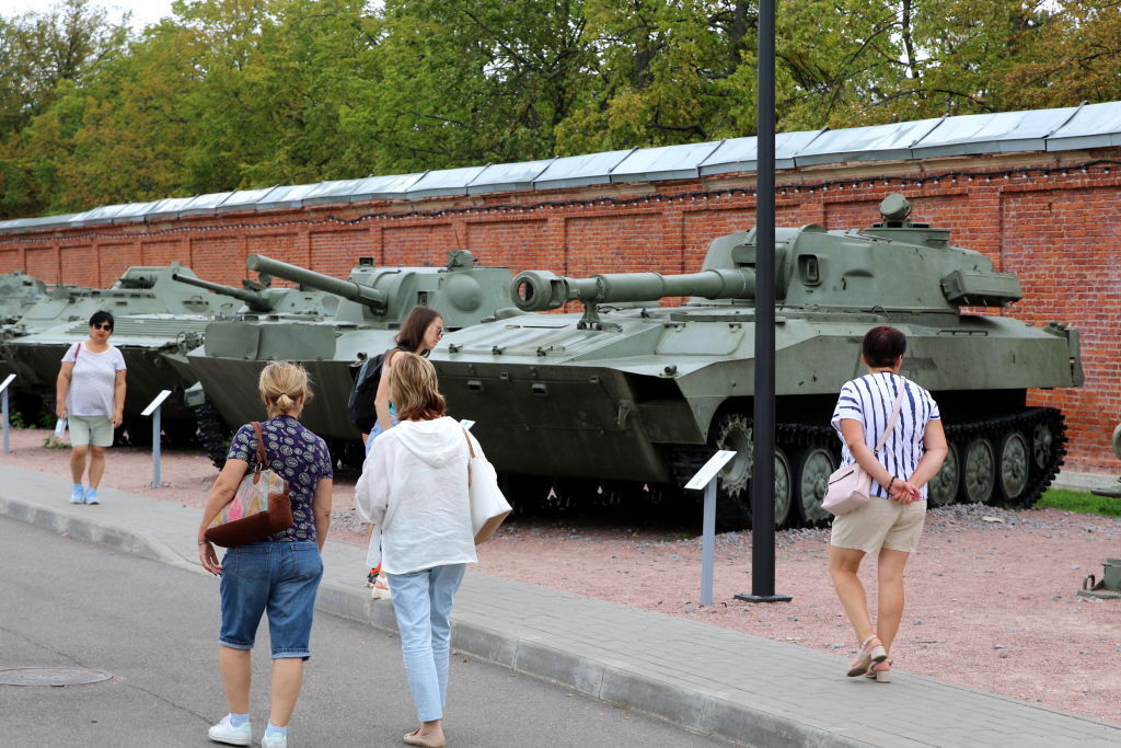 Русия продължава да преследва с арести високопоставени служители в отбраната