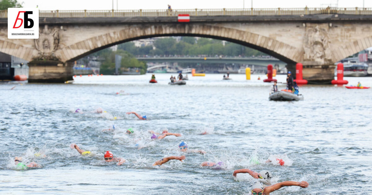 През юли кметът на Париж Ан Идалго плува в река