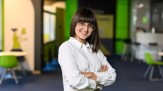 Невена Стоева - Gen Z, което работи здраво, но умно