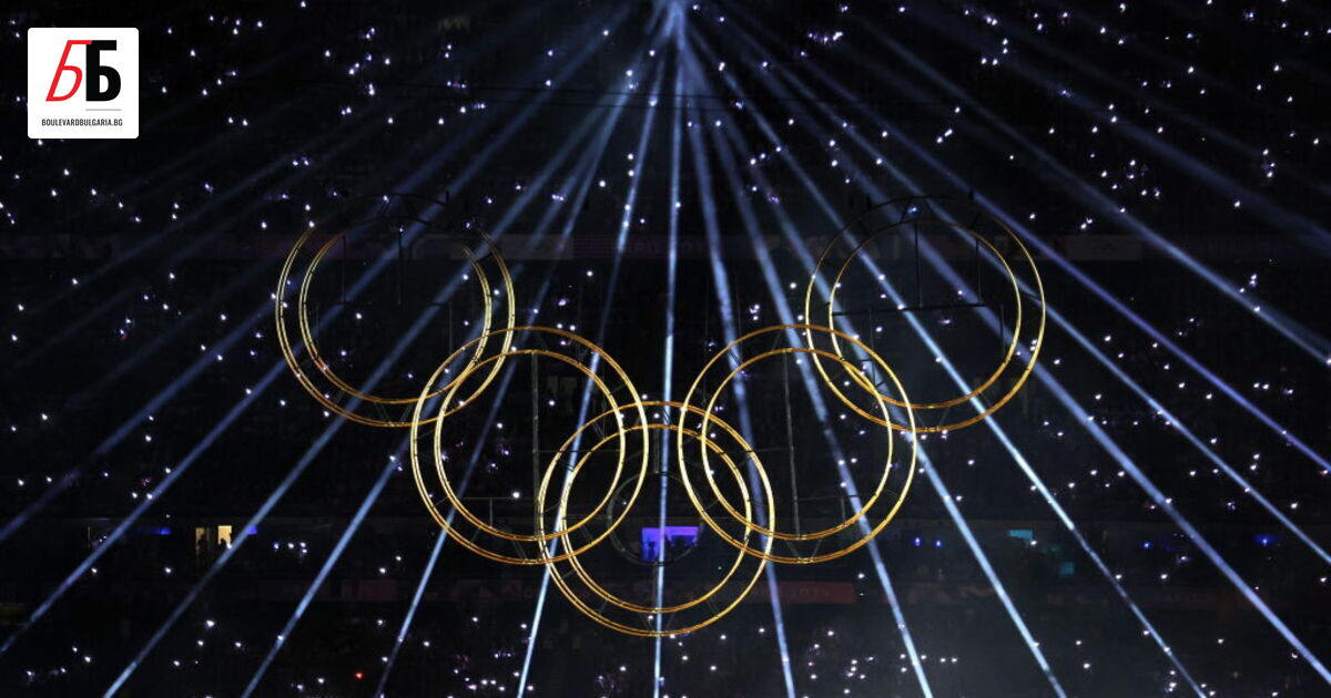 С грандиозно шоу в неделя вечерта в Париж бяха закрити