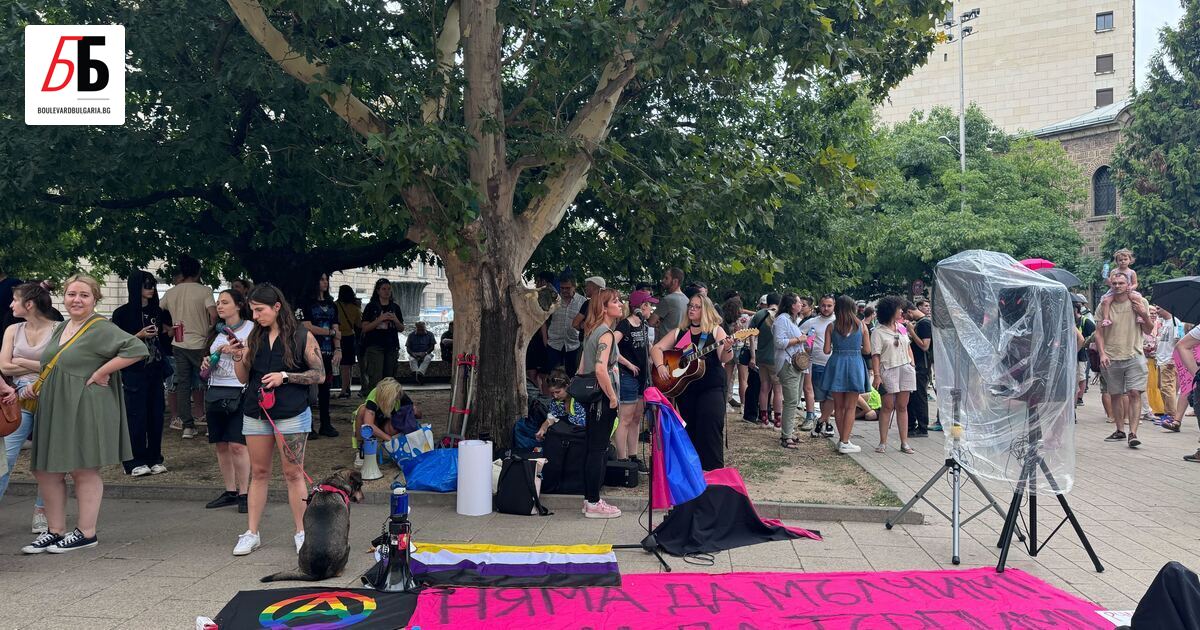 При сериозни мерки за сигурност граждани отново излязоха на протест