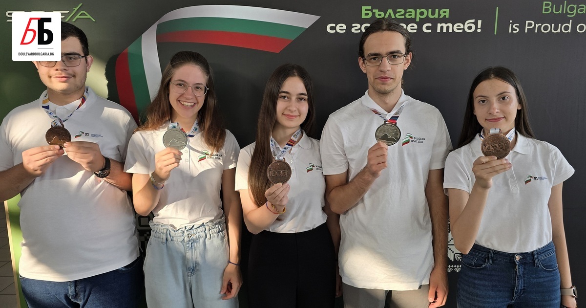 Младежите от целия отбор по астрофизика донесоха на страната ни