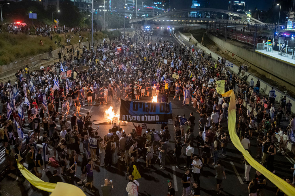 Национална стачка парализира Израел. Протестите срещу Нетаняху не стихват