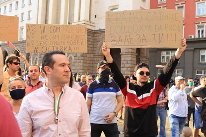 Доц. Мангъров: Протестите са нещо положително, младите трябва да изкарат коронавируса