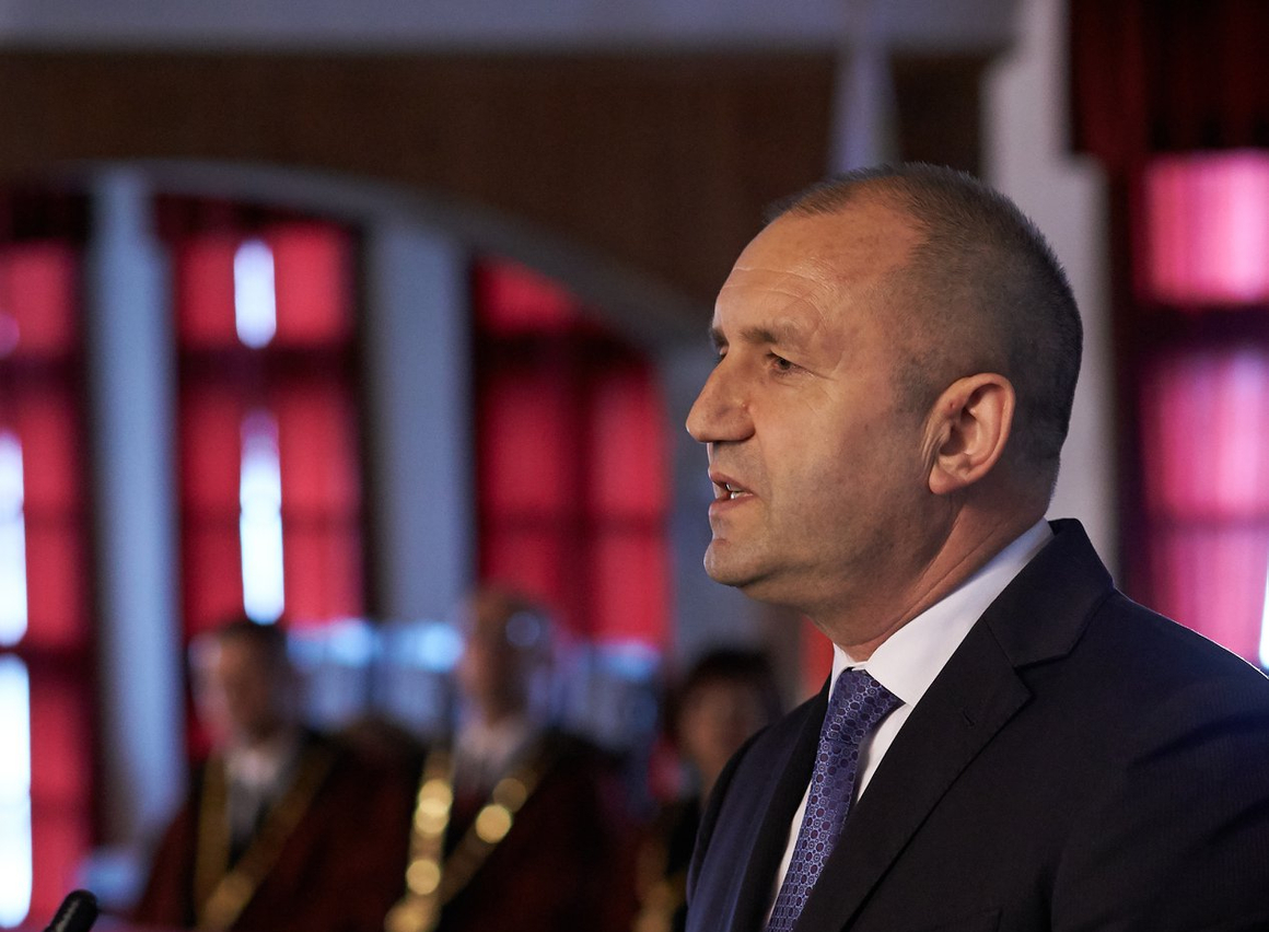 Румен Радев: Разговор за бъдещето на България е възможен само след оставка на правителството