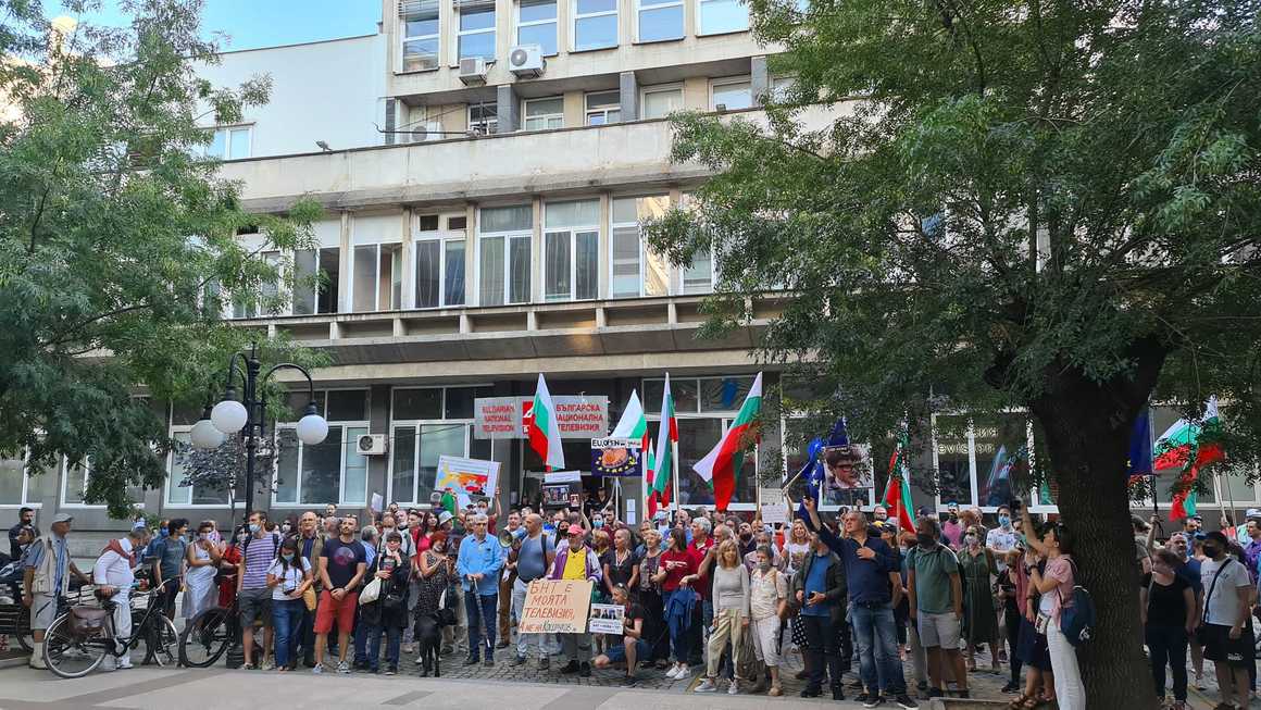 СЕМ не видя нарушения в БНТ при отразяване на протестите