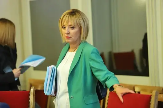 Мая Манолова отказа да е в листите на БСП и иска същото и от другите лидери