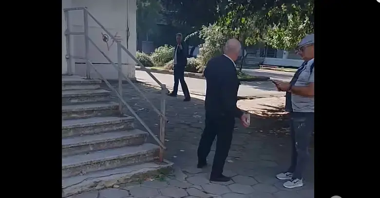 Мъж нападна зам.-директор на училище в кв. "Хаджи Димитър" в София