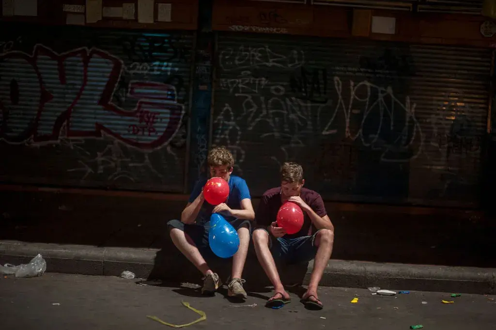 Продаването на райски газ вече е забранено от закона, но с едно изключение