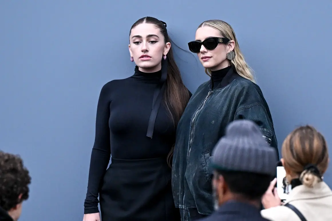 Рейчъл Сенът и Ема Робъртс