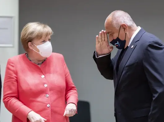 Езикът на тялото: Първата среща на върха в ЕС след Covid