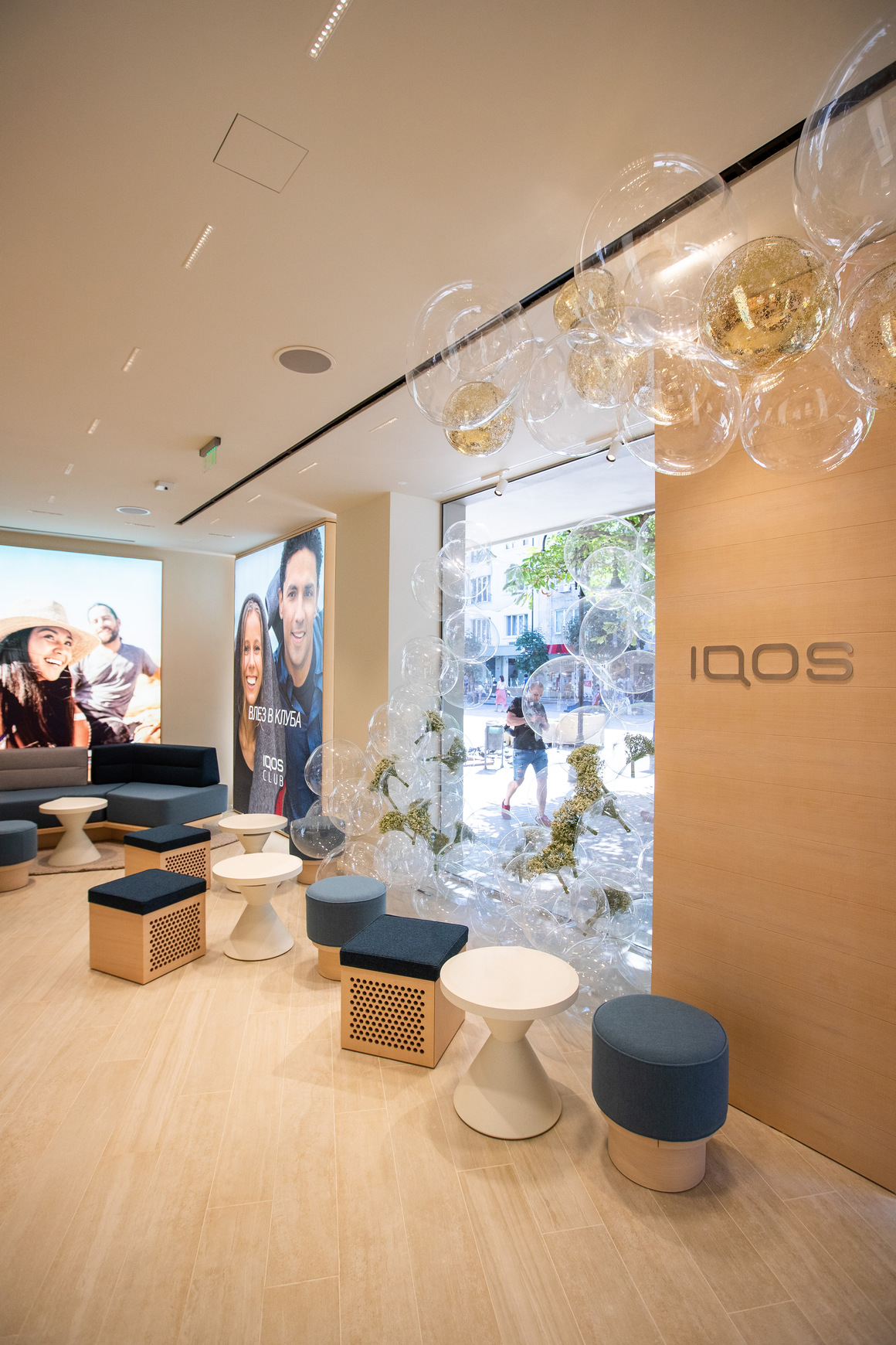 IQOS откри първия си голям магазин извън търговски център на булевард "Витоша".