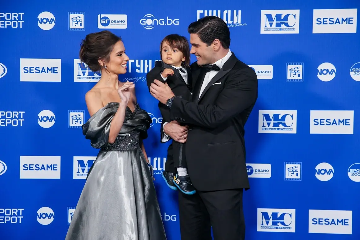 Павел Иванов със семейството си