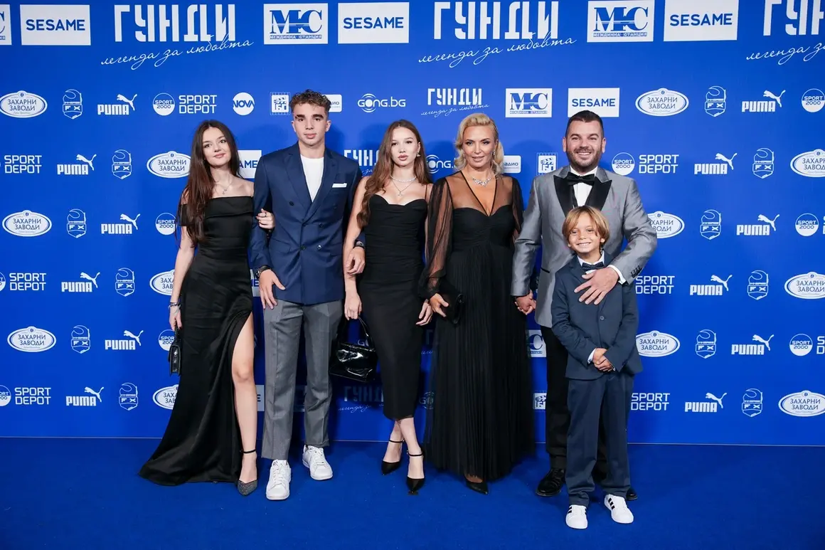 Иван Христов със семейството си