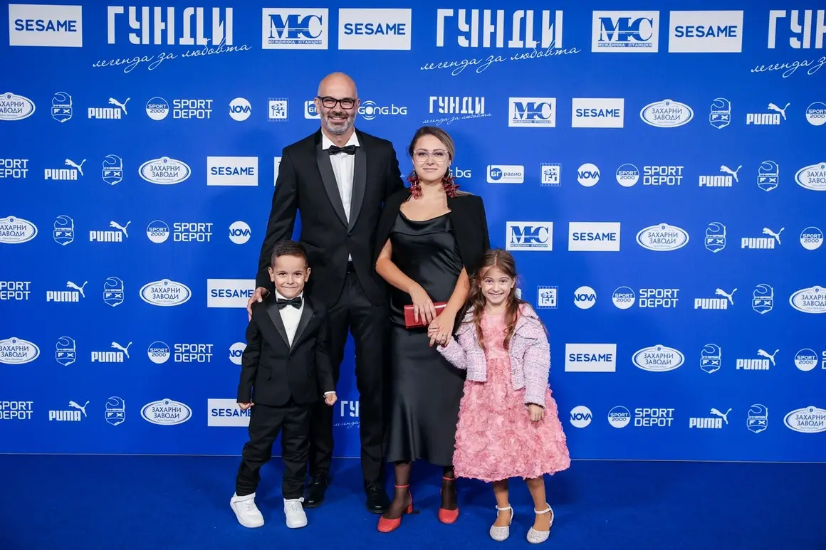 Операторът Борис Славков със семейството си