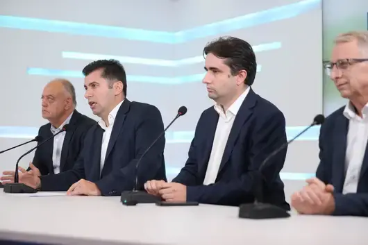 ПП-ДБ поискаха "санитарен кордон" около Пеевски в 51 НС