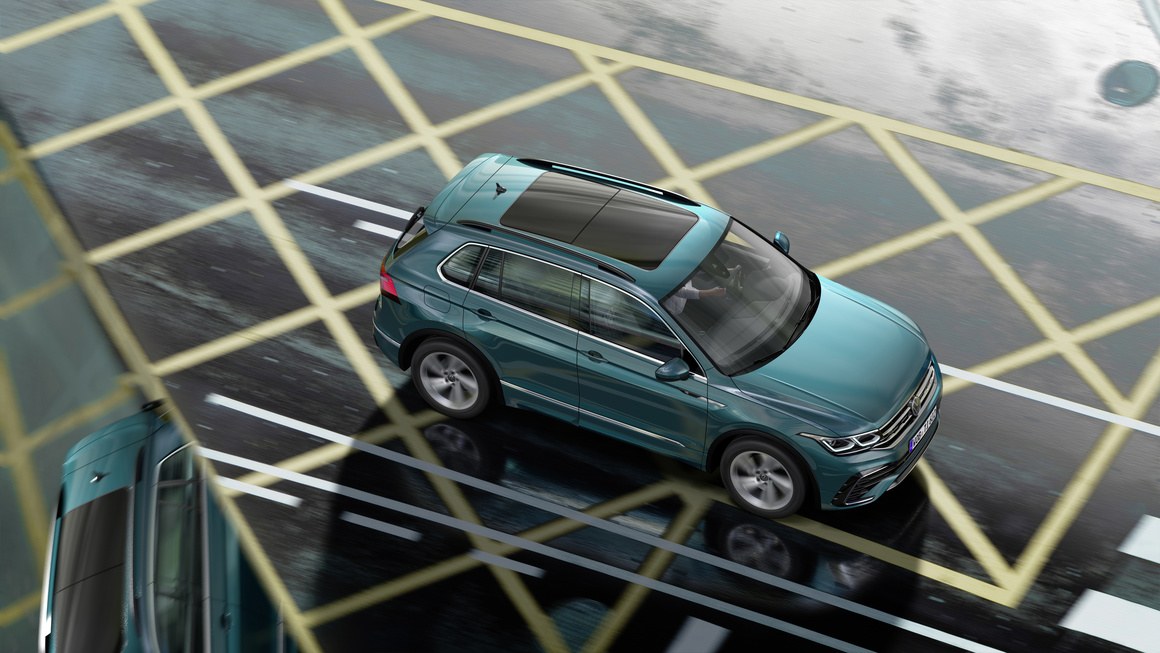 Дизайнът на Tiguan е привлекателен и автентичен за марката. Дизайнерите на Volkswagen са подчертали допълнително изчистения стил на модела
