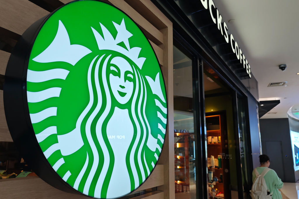 Кафето със зехтин не спаси Starbucks от затрудненията, ще връща клиенти с по-евтино ядково мляко