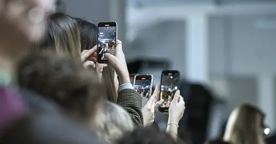 44% от Gen Z получават новините си от мрежи като TikTok и България е на вълната на "инфлуенсърите" 