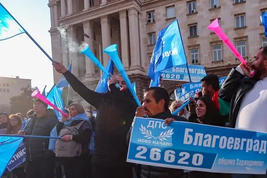 Кабинетът "Главчев" раздаде 86 млн. лв. на общини, гласували за Пеевски и ГЕРБ