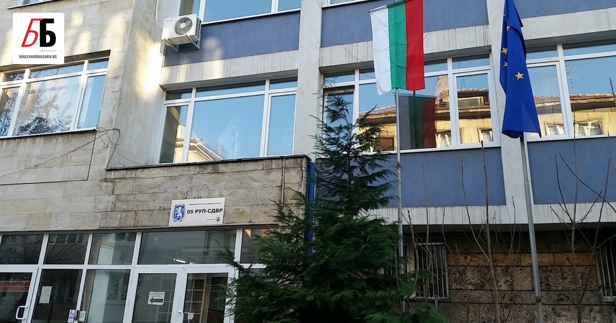 Двама от мъжете, свързани с , са задържани от полицията