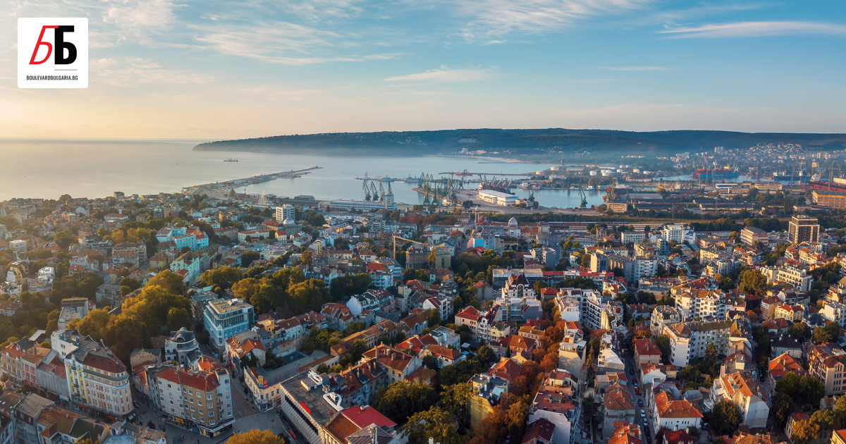 Трима мъже са арестувани за съучастие в група за имотни