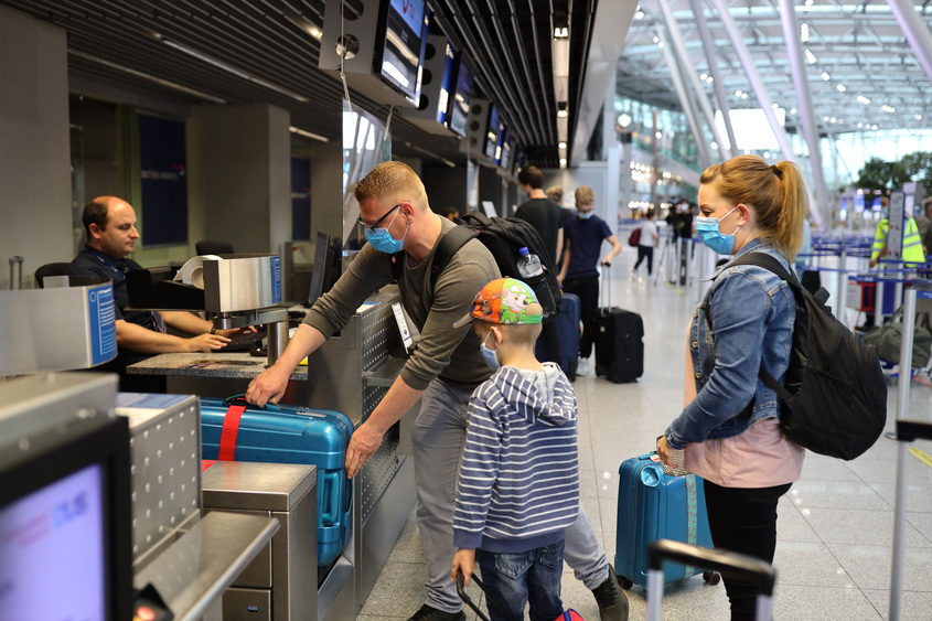 Германия иска задължителни тестове за пътници от рискови зони