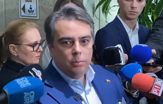 Кръпката на бюджета дава празен чек на Министерския съвет за харчове, предупреди Асен Василев