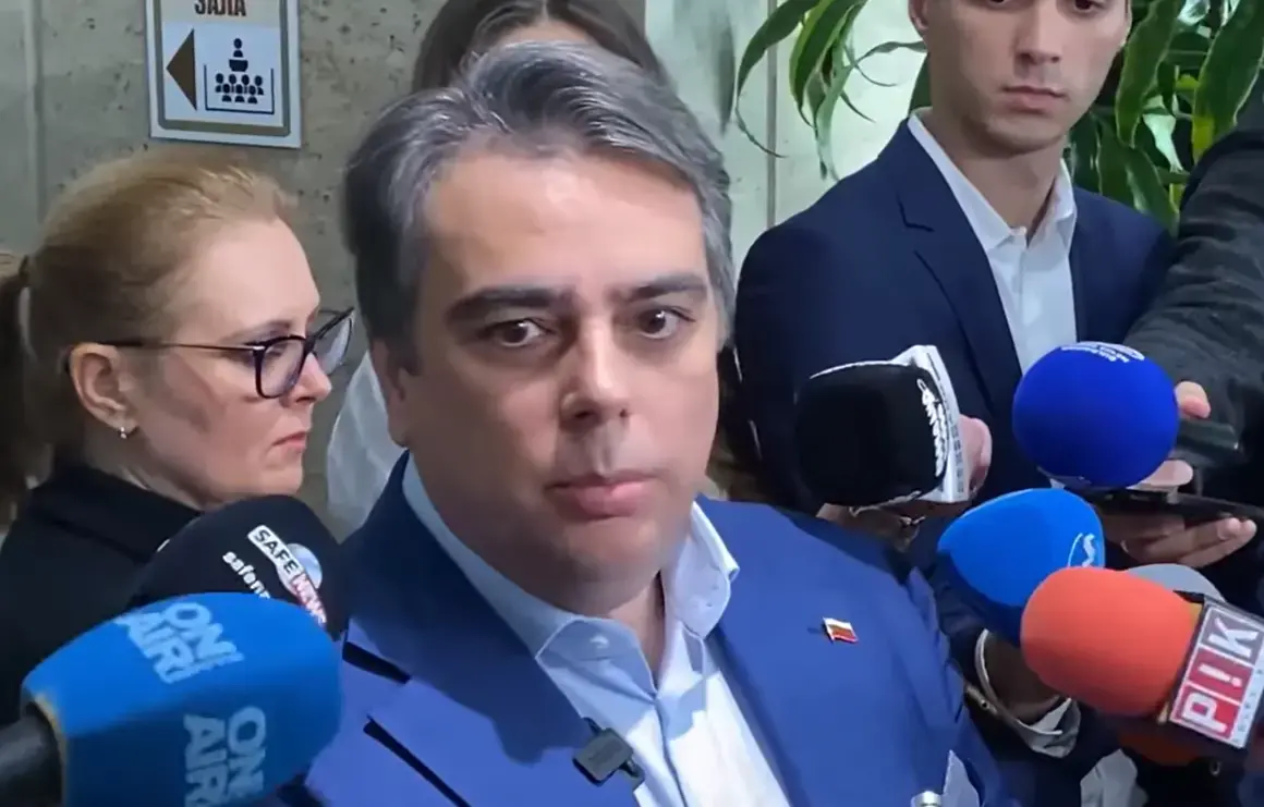 Кръпката на бюджета дава празен чек на Министерския съвет за харчове, предупреди Асен Василев
