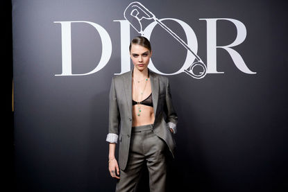 На шоу на Dior жените ходят в костюми