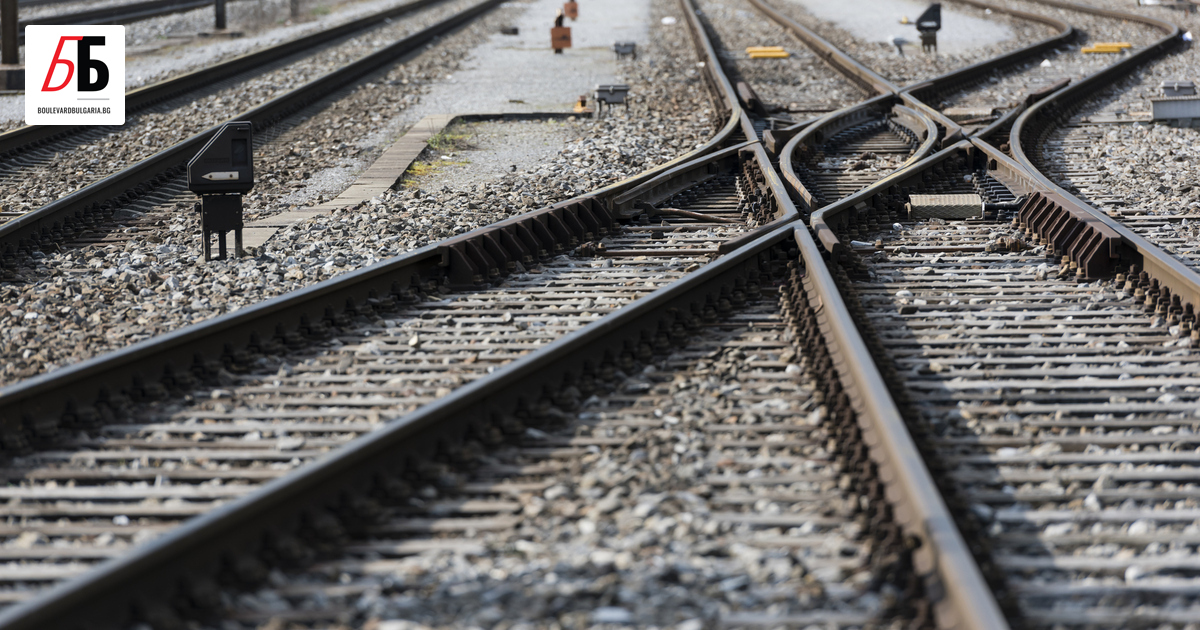 Новината е последно обновена в 18:39 ч. на 15 януари.Двама