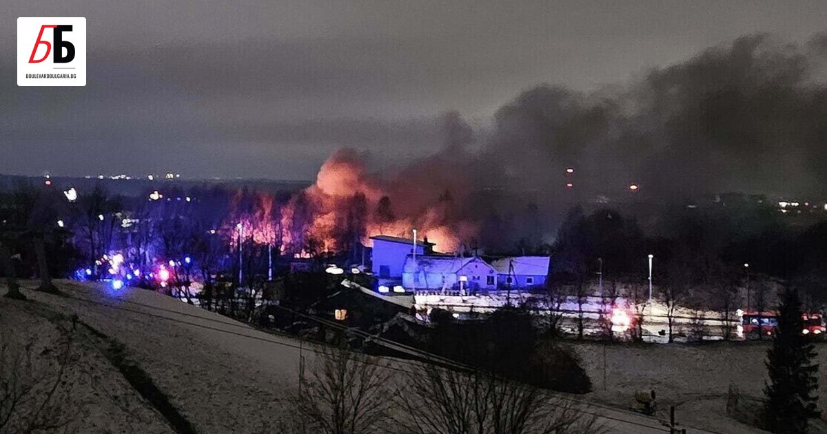 Товарен самолет на куриерската компания DHL е катастрофирал край летището