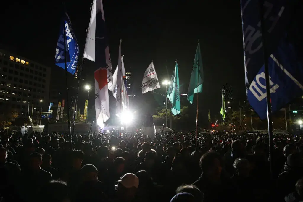 Южна Корея обяви военно положение, но часове по-късно то беше отменено (Обновена)