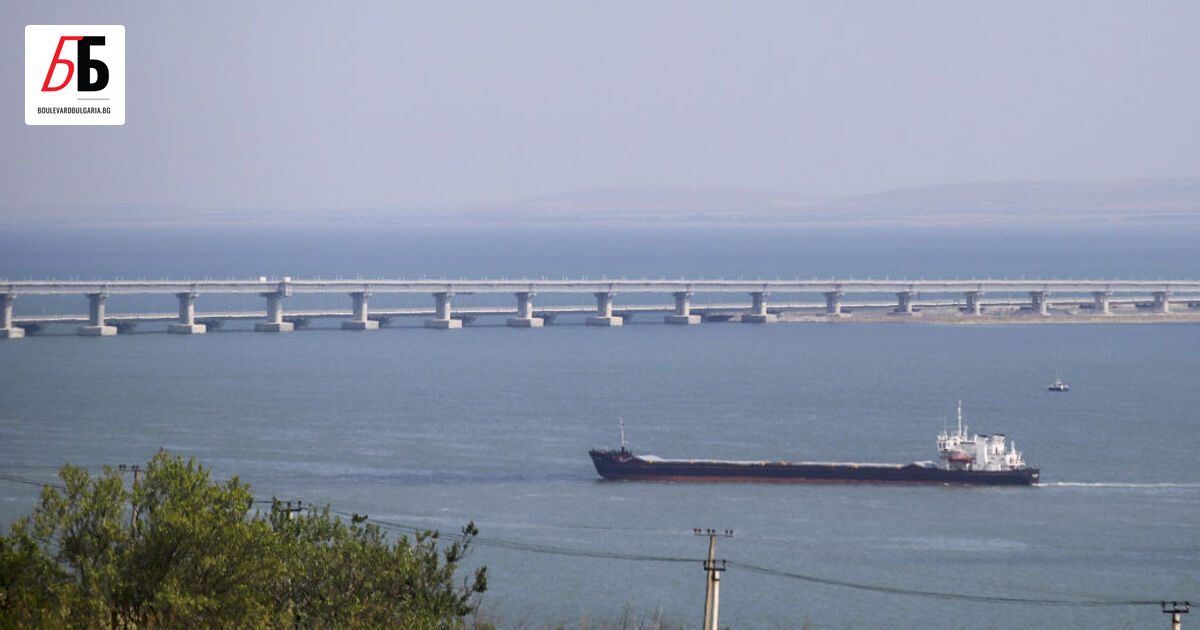 Тонове нефтени продукти са се изляли в Керченския проток, след