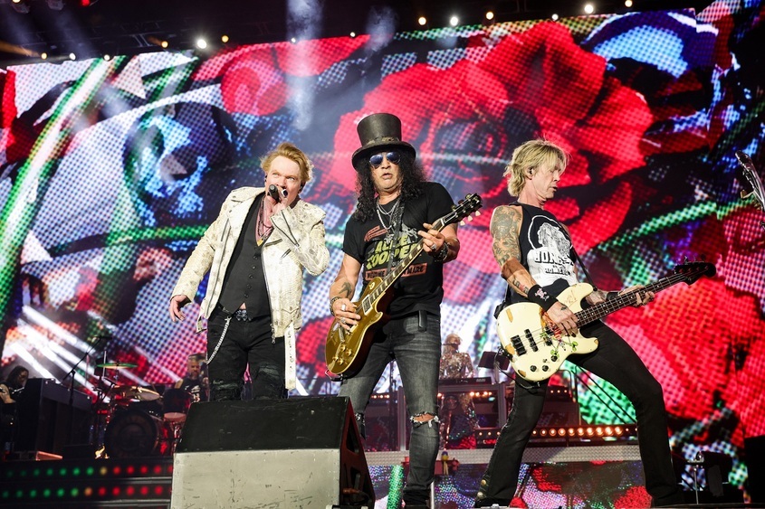 Билети за концерта на Guns and roses подарък за него