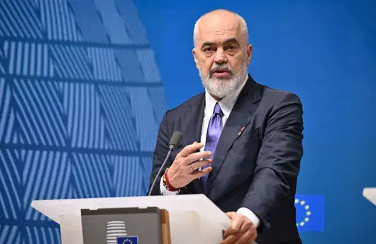 Албания избира нов парламент. Стратег на Тръмп помага на опозицията да свали от власт албанския премиер