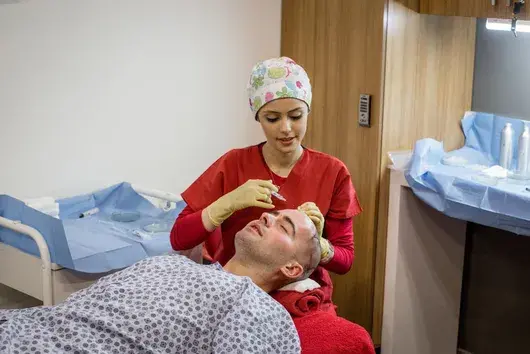 Как Турция стана световната столица за присаждане на коса 