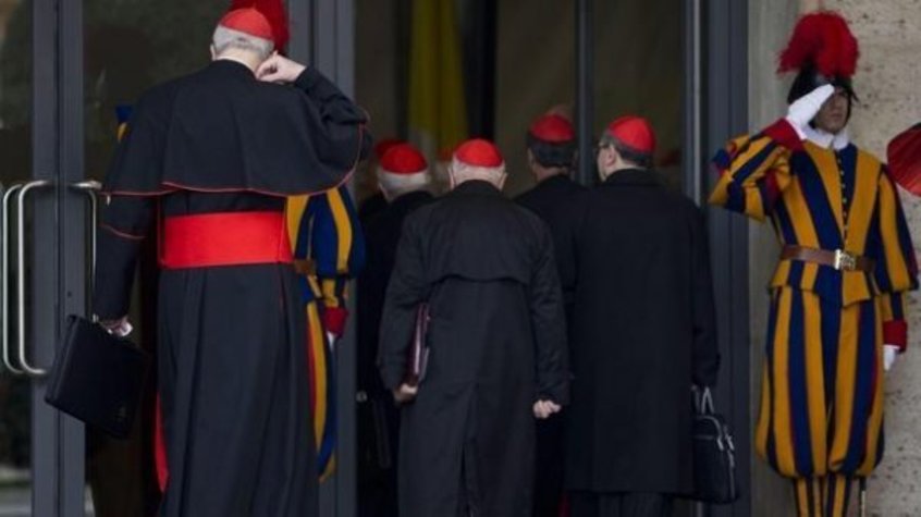 Ватикана обсъжда ръкополагането на женени мъже
