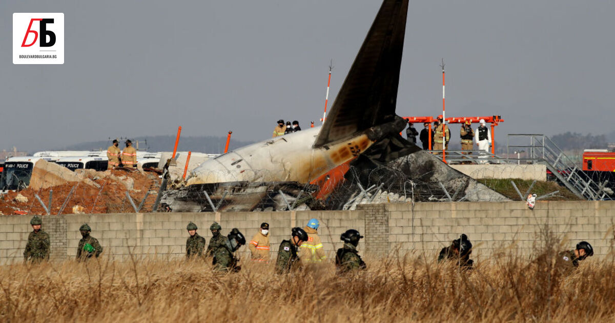 Пътнически самолет със 181 души на борда се разби на