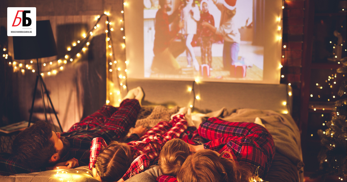 Редом с обилната вечеря и коледната елха, гледането на коледни