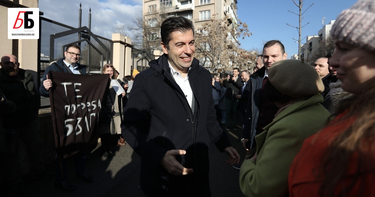 Лидерът на Продължаваме промяната“ Кирил Петков се яви в Софийската