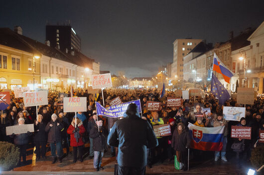 Антиправителствените протести срещу проруския премиер на Словакия Роберт Фицо се